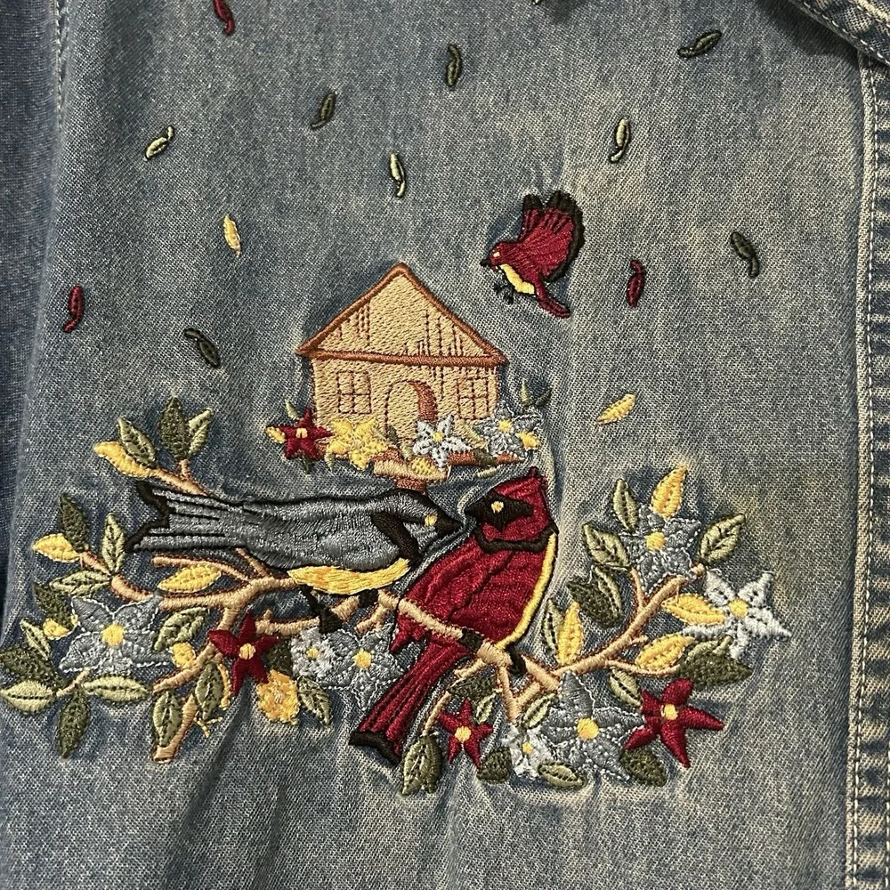 Denim Button UP Shirt Women'sSz22 W/24 W Embroidered Cardinal Birds Grandma Core - Picture 3 of 6
